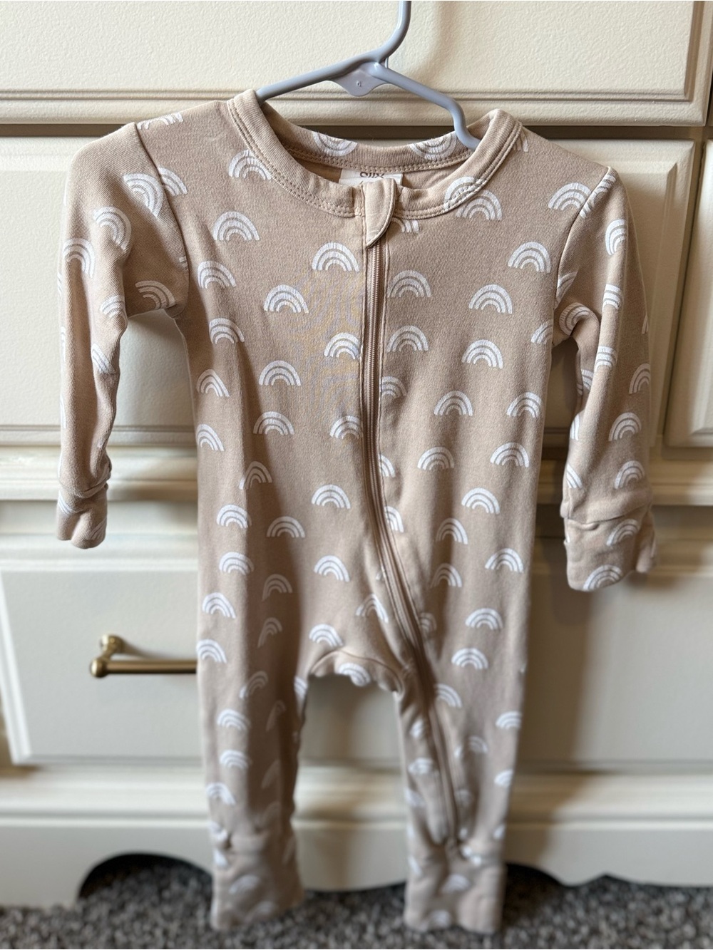 Siix baby boy sleeper one-piece rainbow pajama, fold over cuffs- EUC, Neutral